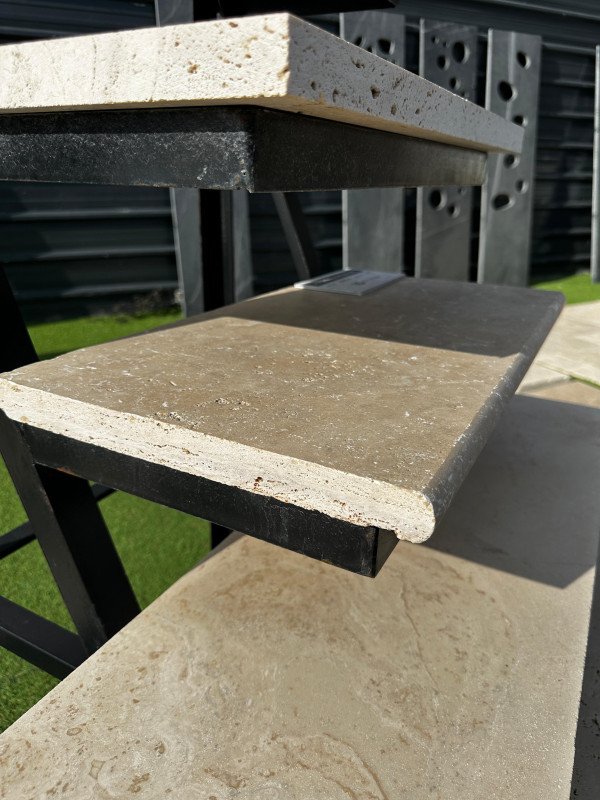 Margelle de piscine Bord Droit Travertin Beige Clair 1er choix      61 x 30.5 x 3 cm